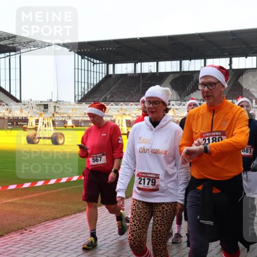 07.12.2025 - St. Pauli X-Mass-Run No. 15 Luisa Fischer http://msf.ph/oto/9387738 07.12.2025 11:47:36 Ziel 567, 2, 15, 2179, 15, 2180, 881, 2047, 346, 353, 371, 530, 567, 570, 609, 614, 640, 642, 645, 647, 649, 898, 900, 901, 903, 930, 978, 987, 992, 1276, 1881, 1882, 2047, 2114, 2179, 2180, 2182, 2221, 2222, 2223, 2347, 2442, 2446, 2568, 2798, 2928, 3010, 3210, 3215, 3216, 3416, 3419, 3420, 3430, 3471, 3482, 3525, 3594, 3596, 3641, 3777, 3798, 3800, 3924, 3925, 3948, 3949, 3961, 4883, 5004 meine-sportfotos.de