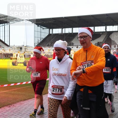 07.12.2025 - St. Pauli X-Mass-Run No. 15 Luisa Fischer http://msf.ph/oto/9387739 07.12.2025 11:47:36 Ziel 567, 15, 2179, 15, 2180, 26, 1881, 2047, 346, 353, 371, 530, 567, 570, 609, 614, 640, 642, 645, 647, 649, 898, 900, 901, 903, 930, 978, 987, 992, 1276, 1881, 1882, 2047, 2114, 2179, 2180, 2182, 2221, 2222, 2223, 2347, 2442, 2446, 2568, 2798, 2928, 3010, 3210, 3215, 3216, 3416, 3419, 3420, 3430, 3471, 3482, 3525, 3594, 3596, 3641, 3777, 3798, 3800, 3924, 3925, 3948, 3949, 3961, 4883, 5004 meine-sportfotos.de