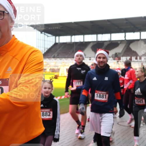 07.12.2025 - St. Pauli X-Mass-Run No. 15 Luisa Fischer http://msf.ph/oto/9387745 07.12.2025 11:47:37 Ziel 15, 15, 180, 882, 1881, 2047, 346, 353, 371, 530, 567, 570, 609, 614, 640, 642, 645, 647, 649, 898, 900, 901, 903, 930, 978, 987, 992, 1276, 1881, 1882, 2047, 2114, 2179, 2180, 2182, 2221, 2222, 2223, 2347, 2442, 2446, 2568, 2798, 2928, 3010, 3210, 3215, 3216, 3416, 3419, 3420, 3430, 3471, 3482, 3525, 3594, 3596, 3641, 3777, 3798, 3800, 3924, 3925, 3948, 3949, 3961, 4883, 5004 meine-sportfotos.de