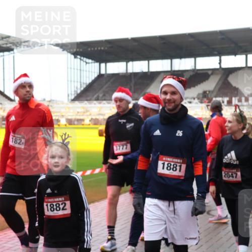 07.12.2025 - St. Pauli X-Mass-Run No. 15 Luisa Fischer http://msf.ph/oto/9387746 07.12.2025 11:47:38 Ziel 182, 1882, 26, 1881, 2047, 346, 353, 371, 530, 567, 570, 609, 614, 640, 642, 645, 647, 649, 898, 900, 901, 903, 930, 978, 987, 992, 1276, 1881, 1882, 2047, 2114, 2179, 2180, 2182, 2221, 2222, 2223, 2347, 2442, 2446, 2568, 2798, 2928, 3010, 3210, 3215, 3216, 3416, 3419, 3420, 3430, 3471, 3482, 3525, 3594, 3596, 3641, 3754, 3770, 3777, 3798, 3800, 3924, 3925, 3948, 3949, 3961, 4883, 5004 meine-sportfotos.de