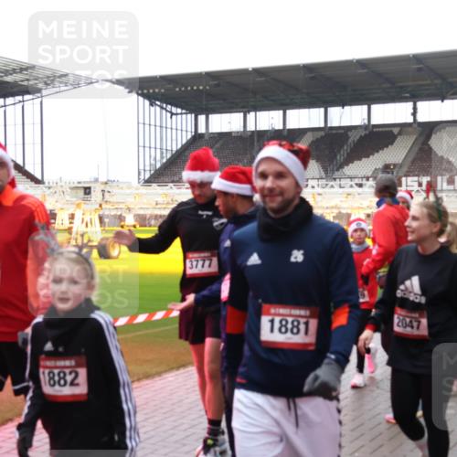 07.12.2025 - St. Pauli X-Mass-Run No. 15 Luisa Fischer http://msf.ph/oto/9387747 07.12.2025 11:47:38 Ziel 182, 21, 1882, 3777, 26, 1881, 2047, 346, 353, 371, 530, 567, 570, 609, 614, 640, 642, 645, 647, 649, 898, 900, 901, 903, 930, 978, 987, 992, 1276, 1881, 1882, 2047, 2114, 2179, 2180, 2182, 2221, 2222, 2223, 2347, 2442, 2446, 2568, 2798, 2928, 3010, 3210, 3215, 3216, 3416, 3419, 3420, 3430, 3471, 3482, 3525, 3594, 3596, 3641, 3754, 3770, 3777, 3798, 3800, 3924, 3925, 3948, 3949, 3961, 4883, 5004 meine-sportfotos.de