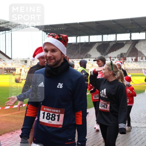 07.12.2025 - St. Pauli X-Mass-Run No. 15 Luisa Fischer http://msf.ph/oto/9387750 07.12.2025 11:47:39 Ziel 15, 26, 25, 15, 1881, 3949, 2047, 1, 356, 346, 353, 371, 530, 567, 570, 609, 614, 640, 642, 645, 647, 649, 898, 900, 901, 903, 930, 978, 987, 992, 1881, 1882, 2047, 2114, 2179, 2180, 2182, 2221, 2222, 2223, 2347, 2442, 2446, 2568, 2798, 2928, 3010, 3210, 3215, 3216, 3416, 3419, 3420, 3430, 3471, 3482, 3525, 3594, 3596, 3641, 3655, 3664, 3754, 3770, 3777, 3798, 3800, 3924, 3925, 3948, 3949, 3961, 4883, 5004 meine-sportfotos.de