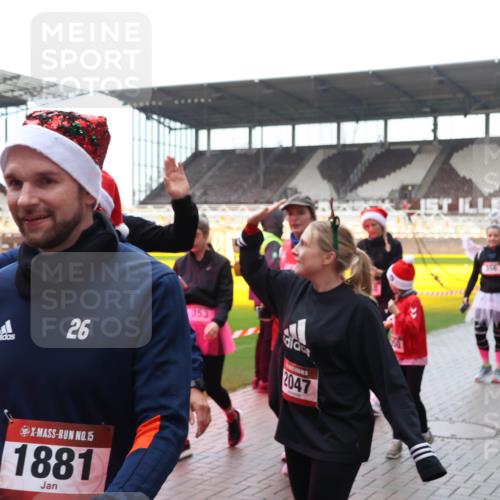 07.12.2025 - St. Pauli X-Mass-Run No. 15 Luisa Fischer http://msf.ph/oto/9387751 07.12.2025 11:47:39 Ziel 353, 26, 15, 1881, 2047, 346, 353, 371, 530, 567, 570, 609, 614, 640, 642, 645, 647, 649, 898, 900, 901, 903, 930, 978, 987, 992, 1881, 1882, 2047, 2114, 2179, 2180, 2182, 2221, 2222, 2223, 2347, 2442, 2446, 2568, 2798, 2928, 3010, 3210, 3215, 3216, 3416, 3419, 3420, 3430, 3471, 3482, 3525, 3594, 3596, 3641, 3655, 3664, 3754, 3770, 3777, 3798, 3800, 3924, 3925, 3948, 3949, 3961, 4883, 5004 meine-sportfotos.de