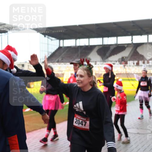 07.12.2025 - St. Pauli X-Mass-Run No. 15 Luisa Fischer http://msf.ph/oto/9387753 07.12.2025 11:47:39 Ziel 26, 2047, 15, 01, 346, 353, 371, 530, 567, 570, 609, 614, 640, 642, 645, 647, 649, 898, 900, 901, 903, 930, 978, 987, 992, 1881, 1882, 2047, 2114, 2179, 2180, 2182, 2221, 2222, 2223, 2347, 2442, 2446, 2568, 2798, 2928, 3010, 3210, 3215, 3216, 3416, 3419, 3420, 3430, 3471, 3482, 3525, 3594, 3596, 3641, 3655, 3664, 3754, 3770, 3777, 3798, 3800, 3924, 3925, 3948, 3949, 3961, 4883, 5004 meine-sportfotos.de
