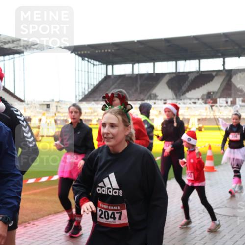 07.12.2025 - St. Pauli X-Mass-Run No. 15 Luisa Fischer http://msf.ph/oto/9387754 07.12.2025 11:47:40 Ziel 353, 2047, 107, 125, 131, 346, 353, 371, 530, 567, 570, 609, 614, 640, 642, 645, 647, 649, 898, 900, 901, 903, 930, 978, 987, 992, 1881, 1882, 2047, 2114, 2182, 2221, 2222, 2223, 2347, 2442, 2446, 2568, 2798, 2928, 3010, 3210, 3215, 3216, 3416, 3419, 3420, 3430, 3471, 3482, 3525, 3594, 3596, 3641, 3655, 3664, 3754, 3770, 3777, 3798, 3800, 3924, 3925, 3948, 3949, 3961, 4883, 5004 meine-sportfotos.de