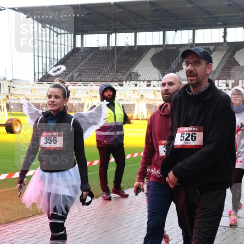 07.12.2025 - St. Pauli X-Mass-Run No. 15 Luisa Fischer http://msf.ph/oto/9387763 07.12.2025 11:47:44 Ziel 15, 356, 3, 15, 526, 107, 121, 125, 131, 237, 245, 254, 353, 530, 567, 570, 609, 614, 640, 645, 647, 898, 900, 901, 930, 978, 987, 992, 1540, 1881, 1882, 2047, 2114, 2182, 2221, 2222, 2223, 2347, 2442, 2446, 2568, 2798, 2928, 3010, 3210, 3215, 3216, 3416, 3419, 3420, 3430, 3471, 3482, 3525, 3594, 3596, 3641, 3655, 3664, 3754, 3770, 3777, 3798, 3800, 3924, 3925, 3948, 3949, 3961, 4883, 5004 meine-sportfotos.de