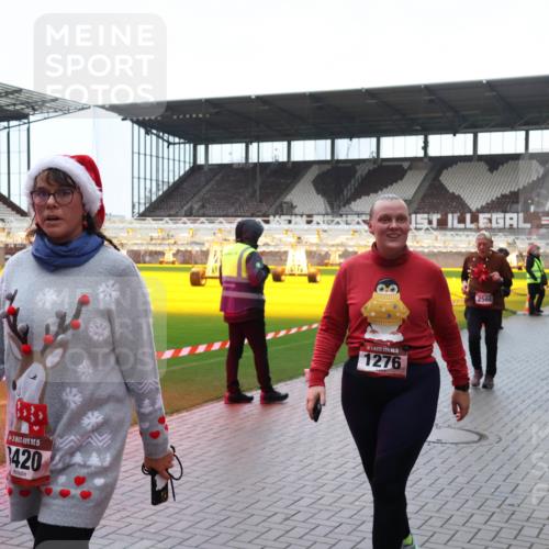 07.12.2025 - St. Pauli X-Mass-Run No. 15 Luisa Fischer http://msf.ph/oto/9387778 07.12.2025 11:47:47 Ziel 15, 1420, 1276, 2568, 3641, 107, 121, 125, 131, 237, 245, 254, 353, 530, 567, 614, 640, 645, 647, 898, 900, 901, 930, 992, 1540, 1881, 1882, 2047, 2114, 2182, 2221, 2222, 2223, 2347, 2568, 2798, 2928, 3010, 3210, 3215, 3216, 3416, 3419, 3420, 3430, 3471, 3482, 3525, 3594, 3596, 3641, 3655, 3664, 3754, 3770, 3777, 3798, 3800, 3924, 3925, 3948, 3949, 3961, 4883, 5004 meine-sportfotos.de