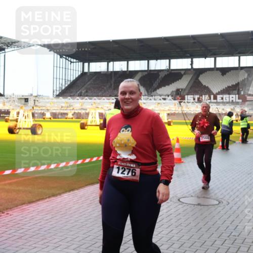 07.12.2025 - St. Pauli X-Mass-Run No. 15 Luisa Fischer http://msf.ph/oto/9387780 07.12.2025 11:47:48 Ziel 95, 15, 1276, 1, 2568, 364, 107, 121, 125, 131, 237, 245, 254, 353, 530, 614, 640, 645, 647, 898, 900, 901, 930, 992, 1540, 1881, 1882, 2047, 2114, 2182, 2221, 2222, 2223, 2347, 2568, 2798, 2928, 3010, 3210, 3215, 3216, 3416, 3419, 3420, 3430, 3471, 3482, 3525, 3594, 3596, 3641, 3655, 3664, 3754, 3770, 3777, 3798, 3800, 3924, 3925, 3948, 3949, 3961, 4883, 5004 meine-sportfotos.de