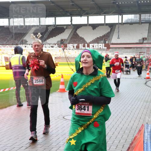 07.12.2025 - St. Pauli X-Mass-Run No. 15 Luisa Fischer http://msf.ph/oto/9387784 07.12.2025 11:47:50 Ziel 2568, 15, 3641, 988, 4683, 107, 121, 125, 131, 237, 245, 254, 353, 530, 614, 898, 900, 901, 930, 992, 1540, 1881, 1882, 2047, 2114, 2182, 2221, 2223, 2568, 2798, 2928, 3010, 3210, 3215, 3216, 3416, 3419, 3420, 3430, 3471, 3482, 3594, 3596, 3641, 3655, 3664, 3754, 3770, 3777, 3798, 3800, 3948, 3949, 3961, 4883, 5004 meine-sportfotos.de