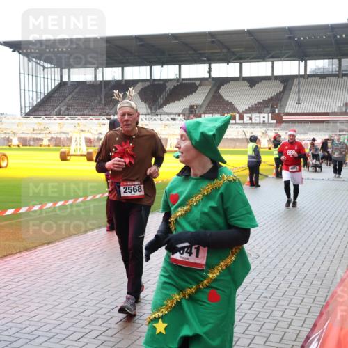 07.12.2025 - St. Pauli X-Mass-Run No. 15 Luisa Fischer http://msf.ph/oto/9387785 07.12.2025 11:47:50 Ziel 2568, 41, 888, 4883, 107, 121, 125, 131, 237, 245, 254, 353, 530, 614, 898, 900, 901, 930, 992, 1540, 1881, 1882, 2047, 2114, 2182, 2221, 2223, 2568, 2798, 2928, 3010, 3210, 3215, 3216, 3416, 3419, 3420, 3430, 3471, 3482, 3594, 3596, 3641, 3655, 3664, 3754, 3770, 3777, 3798, 3800, 3948, 3949, 3961, 4883, 5004 meine-sportfotos.de