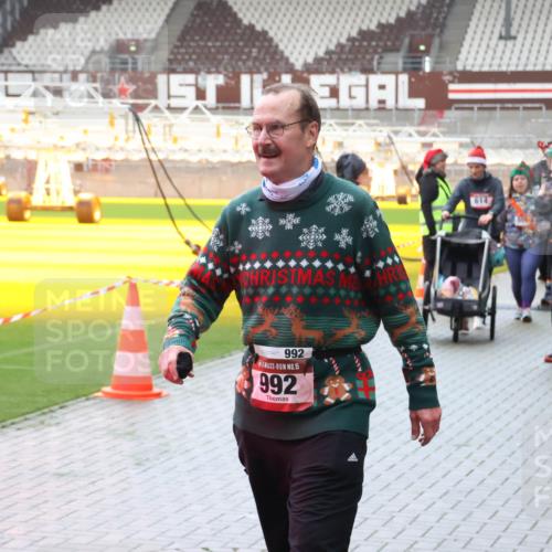 07.12.2025 - St. Pauli X-Mass-Run No. 15 Luisa Fischer http://msf.ph/oto/9387793 07.12.2025 11:48:00 Ziel 992, 15, 992, 614, 3410, 107, 121, 125, 131, 237, 245, 254, 353, 530, 614, 898, 900, 901, 930, 992, 1032, 1534, 1539, 1540, 1622, 1951, 2221, 2223, 2381, 2384, 2451, 2452, 2475, 2516, 2568, 3215, 3216, 3225, 3227, 3416, 3419, 3420, 3430, 3471, 3482, 3594, 3596, 3641, 3655, 3664, 3754, 3770, 3798, 3800, 3948, 3949, 4425, 4427, 4883, 5004 meine-sportfotos.de