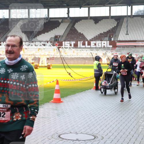 07.12.2025 - St. Pauli X-Mass-Run No. 15 Luisa Fischer http://msf.ph/oto/9387799 07.12.2025 11:48:01 Ziel 992, 992, 1, 614, 3416, 3430, 107, 121, 125, 131, 237, 245, 254, 614, 898, 900, 901, 930, 992, 1032, 1534, 1539, 1540, 1622, 1951, 2221, 2223, 2381, 2384, 2451, 2452, 2475, 2516, 2568, 3215, 3216, 3225, 3227, 3416, 3419, 3420, 3430, 3471, 3482, 3594, 3596, 3641, 3655, 3664, 3754, 3770, 3798, 3800, 3948, 3949, 4425, 4427, 4883, 5004 meine-sportfotos.de