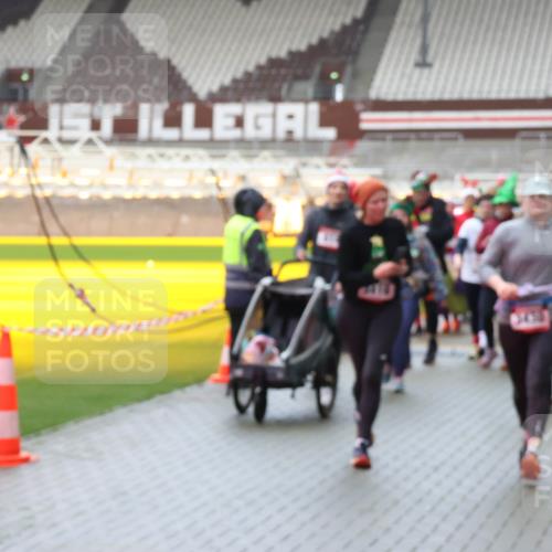 07.12.2025 - St. Pauli X-Mass-Run No. 15 Luisa Fischer http://msf.ph/oto/9387800 07.12.2025 11:48:02 Ziel 107, 121, 125, 131, 237, 245, 254, 614, 898, 900, 901, 930, 992, 1032, 1534, 1539, 1540, 1622, 1951, 2221, 2223, 2381, 2384, 2451, 2452, 2475, 2516, 2568, 3215, 3216, 3225, 3227, 3313, 3416, 3419, 3420, 3430, 3471, 3482, 3594, 3596, 3641, 3655, 3664, 3754, 3770, 3798, 3800, 3948, 3949, 4425, 4427, 4883, 5004 meine-sportfotos.de