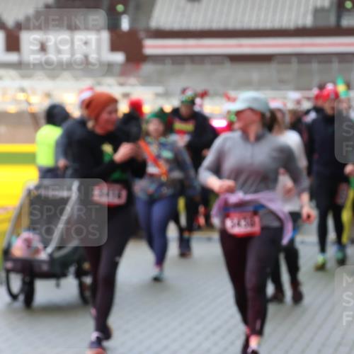 07.12.2025 - St. Pauli X-Mass-Run No. 15 Luisa Fischer http://msf.ph/oto/9387803 07.12.2025 11:48:02 Ziel 3416, 107, 121, 125, 131, 237, 245, 254, 614, 898, 900, 901, 930, 992, 1032, 1534, 1539, 1540, 1622, 1951, 2221, 2223, 2381, 2384, 2451, 2452, 2475, 2516, 2568, 3215, 3216, 3225, 3227, 3313, 3416, 3419, 3420, 3430, 3471, 3482, 3594, 3596, 3641, 3655, 3664, 3754, 3770, 3798, 3800, 3948, 3949, 4425, 4427, 4883, 5004 meine-sportfotos.de