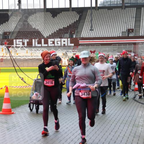 07.12.2025 - St. Pauli X-Mass-Run No. 15 Luisa Fischer http://msf.ph/oto/9387807 07.12.2025 11:48:03 Ziel 3416, 50, 3430, 419, 2223, 2221, 107, 121, 125, 131, 237, 245, 254, 614, 898, 900, 901, 930, 992, 1032, 1534, 1539, 1540, 1622, 1951, 2221, 2223, 2381, 2384, 2451, 2452, 2475, 2516, 2568, 3215, 3216, 3225, 3227, 3313, 3416, 3419, 3420, 3430, 3471, 3482, 3594, 3596, 3641, 3655, 3664, 3754, 3770, 3798, 3800, 3948, 3949, 4425, 4427, 4883, 5004 meine-sportfotos.de