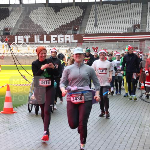 07.12.2025 - St. Pauli X-Mass-Run No. 15 Luisa Fischer http://msf.ph/oto/9387808 07.12.2025 11:48:04 Ziel 3416, 3430, 3419, 798, 2221, 107, 121, 125, 131, 237, 245, 254, 614, 898, 900, 901, 930, 992, 1032, 1534, 1539, 1540, 1622, 1951, 2221, 2223, 2381, 2384, 2451, 2452, 2475, 2516, 2568, 2842, 3215, 3225, 3227, 3313, 3416, 3419, 3420, 3430, 3471, 3482, 3594, 3596, 3641, 3655, 3664, 3754, 3770, 3798, 3800, 3948, 4425, 4427, 4883, 5004 meine-sportfotos.de