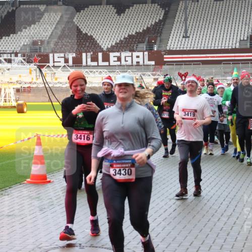 07.12.2025 - St. Pauli X-Mass-Run No. 15 Luisa Fischer http://msf.ph/oto/9387809 07.12.2025 11:48:04 Ziel 3416, 6, 3216, 3430, 3419, 221, 107, 121, 125, 131, 237, 245, 254, 614, 898, 900, 901, 930, 992, 1032, 1534, 1539, 1540, 1622, 1951, 2221, 2223, 2381, 2384, 2451, 2452, 2475, 2516, 2568, 2842, 3215, 3225, 3227, 3313, 3416, 3419, 3420, 3430, 3471, 3482, 3594, 3596, 3641, 3655, 3664, 3754, 3770, 3798, 3800, 3948, 4425, 4427, 4883, 5004 meine-sportfotos.de