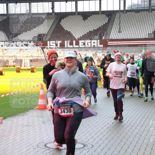 07.12.2025 - St. Pauli X-Mass-Run No. 15 Luisa Fischer http://msf.ph/oto/9387811 07.12.2025 11:48:04 Ziel 5, 3430, 50, 4, 3419, 3800, 107, 121, 125, 131, 237, 245, 254, 614, 898, 900, 901, 930, 992, 1032, 1534, 1539, 1540, 1622, 1951, 2221, 2223, 2381, 2384, 2451, 2452, 2475, 2516, 2568, 2842, 3215, 3225, 3227, 3313, 3416, 3419, 3420, 3430, 3471, 3482, 3594, 3596, 3641, 3655, 3664, 3754, 3770, 3798, 3800, 3948, 4425, 4427, 4883, 5004 meine-sportfotos.de