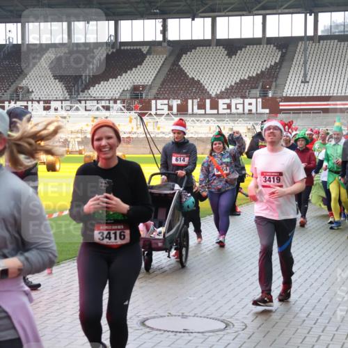 07.12.2025 - St. Pauli X-Mass-Run No. 15 Luisa Fischer http://msf.ph/oto/9387814 07.12.2025 11:48:05 Ziel 3430, 3416, 614, 3419, 2221, 3471, 107, 121, 125, 131, 237, 245, 254, 614, 898, 900, 901, 930, 992, 1032, 1471, 1474, 1534, 1539, 1540, 1597, 1622, 1951, 2221, 2223, 2381, 2384, 2451, 2452, 2475, 2516, 2568, 2842, 3225, 3227, 3312, 3313, 3416, 3419, 3420, 3430, 3471, 3482, 3594, 3596, 3641, 3655, 3664, 3754, 3770, 3798, 3800, 4425, 4427, 4883 meine-sportfotos.de