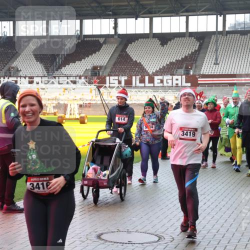07.12.2025 - St. Pauli X-Mass-Run No. 15 Luisa Fischer http://msf.ph/oto/9387816 07.12.2025 11:48:06 Ziel 5, 3416, 614, 5, 04, 3419, 15, 2223, 2221, 107, 121, 125, 131, 237, 245, 254, 614, 898, 900, 901, 930, 992, 1032, 1471, 1474, 1534, 1539, 1540, 1597, 1622, 1951, 2221, 2223, 2381, 2384, 2451, 2452, 2475, 2516, 2568, 2842, 3225, 3227, 3312, 3313, 3416, 3419, 3430, 3471, 3482, 3594, 3596, 3641, 3655, 3664, 3754, 3770, 3798, 3800, 4425, 4427, 4883 meine-sportfotos.de