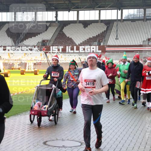 07.12.2025 - St. Pauli X-Mass-Run No. 15 Luisa Fischer http://msf.ph/oto/9387817 07.12.2025 11:48:06 Ziel 3416, 614, 3419, 3215, 94, 2223, 2221, 1540, 11, 107, 121, 125, 131, 237, 245, 254, 614, 898, 900, 901, 930, 992, 1032, 1471, 1474, 1534, 1539, 1540, 1597, 1622, 1951, 2221, 2223, 2381, 2384, 2451, 2452, 2475, 2516, 2568, 2842, 3225, 3227, 3312, 3313, 3416, 3419, 3430, 3471, 3482, 3594, 3596, 3641, 3655, 3664, 3754, 3770, 3798, 3800, 4425, 4427, 4883 meine-sportfotos.de