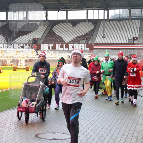 07.12.2025 - St. Pauli X-Mass-Run No. 15 Luisa Fischer http://msf.ph/oto/9387818 07.12.2025 11:48:06 Ziel 614, 5, 3419, 3215, 3594, 2221, 1540, 107, 121, 125, 131, 237, 245, 254, 614, 898, 900, 901, 930, 992, 1032, 1471, 1474, 1534, 1539, 1540, 1597, 1622, 1951, 2221, 2223, 2381, 2384, 2451, 2452, 2475, 2516, 2568, 2842, 3225, 3227, 3312, 3313, 3416, 3419, 3430, 3471, 3482, 3594, 3596, 3641, 3655, 3664, 3754, 3770, 3798, 3800, 4425, 4427, 4883 meine-sportfotos.de