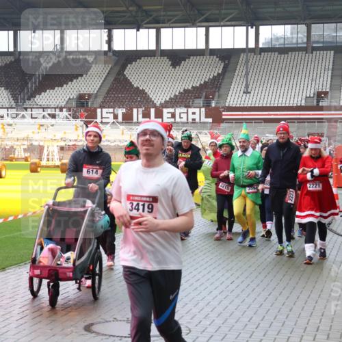 07.12.2025 - St. Pauli X-Mass-Run No. 15 Luisa Fischer http://msf.ph/oto/9387820 07.12.2025 11:48:07 Ziel 614, 3419, 3215, 3594, 80, 2223, 2221, 1540, 107, 121, 125, 131, 237, 245, 254, 724, 796, 898, 900, 901, 930, 992, 1032, 1471, 1474, 1534, 1539, 1540, 1597, 1622, 1951, 2221, 2223, 2381, 2384, 2451, 2452, 2475, 2516, 2568, 2842, 3225, 3227, 3312, 3313, 3416, 3419, 3430, 3471, 3482, 3594, 3596, 3641, 3655, 3664, 3754, 3770, 3798, 3800, 4425, 4427, 4883 meine-sportfotos.de