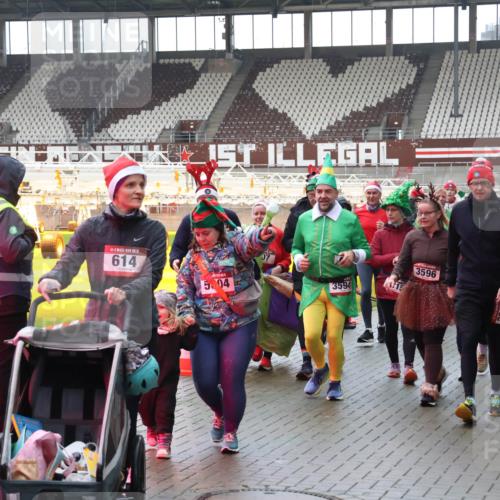 07.12.2025 - St. Pauli X-Mass-Run No. 15 Luisa Fischer http://msf.ph/oto/9387826 07.12.2025 11:48:08 Ziel 5, 614, 5, 04, 3594, 3596, 2223, 2221, 107, 121, 125, 131, 237, 245, 254, 724, 796, 930, 992, 1032, 1471, 1474, 1534, 1539, 1540, 1597, 1622, 1951, 2221, 2223, 2381, 2384, 2451, 2452, 2475, 2516, 2842, 3225, 3227, 3312, 3313, 3416, 3419, 3430, 3471, 3482, 3594, 3596, 3655, 3664, 3754, 3770, 3798, 3800, 4425, 4427, 4883 meine-sportfotos.de