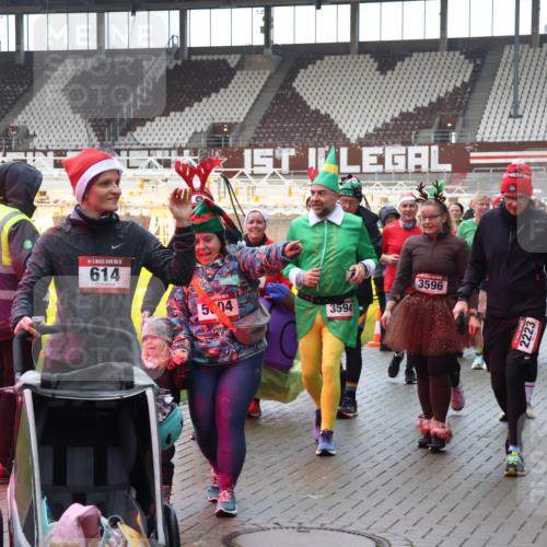 07.12.2025 - St. Pauli X-Mass-Run No. 15 Luisa Fischer http://msf.ph/oto/9387829 07.12.2025 11:48:09 Ziel 15, 614, 5004, 3594, 3596, 2223, 2221, 930, 107, 121, 125, 131, 237, 245, 254, 724, 796, 930, 992, 1032, 1471, 1474, 1534, 1539, 1540, 1597, 1622, 1951, 2221, 2223, 2381, 2384, 2451, 2452, 2475, 2516, 2842, 3225, 3227, 3312, 3313, 3416, 3419, 3430, 3471, 3482, 3594, 3596, 3655, 3664, 3754, 3770, 3798, 3800, 4425, 4427, 4883 meine-sportfotos.de