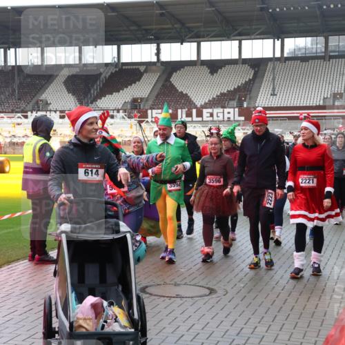 07.12.2025 - St. Pauli X-Mass-Run No. 15 Luisa Fischer http://msf.ph/oto/9387832 07.12.2025 11:48:10 Ziel 614, 50, 15, 3594, 3596, 2223, 2221, 1540, 107, 121, 125, 131, 237, 245, 254, 724, 796, 930, 992, 1032, 1471, 1474, 1534, 1539, 1540, 1597, 1622, 1951, 2221, 2223, 2381, 2384, 2451, 2452, 2475, 2516, 2842, 3225, 3227, 3312, 3313, 3416, 3419, 3430, 3471, 3482, 3594, 3596, 3655, 3664, 3754, 3770, 3798, 3800, 4425, 4427, 4883 meine-sportfotos.de