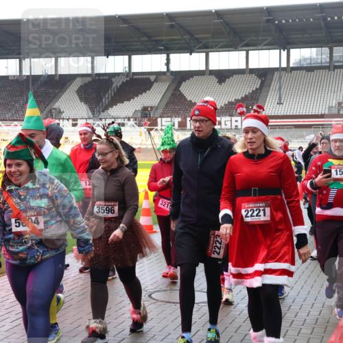 07.12.2025 - St. Pauli X-Mass-Run No. 15 Luisa Fischer http://msf.ph/oto/9387842 07.12.2025 11:48:12 Ziel 15, 14, 504, 12, 3596, 321, 2223, 15, 2221, 1540, 107, 121, 125, 131, 237, 245, 254, 724, 796, 930, 1032, 1471, 1474, 1534, 1539, 1540, 1597, 1622, 1951, 2381, 2384, 2451, 2452, 2475, 2516, 2842, 3225, 3227, 3312, 3313, 3416, 3419, 3430, 3471, 3482, 3547, 3594, 3596, 3655, 3664, 3754, 3770, 3798, 3800, 4425, 4427, 4883 meine-sportfotos.de