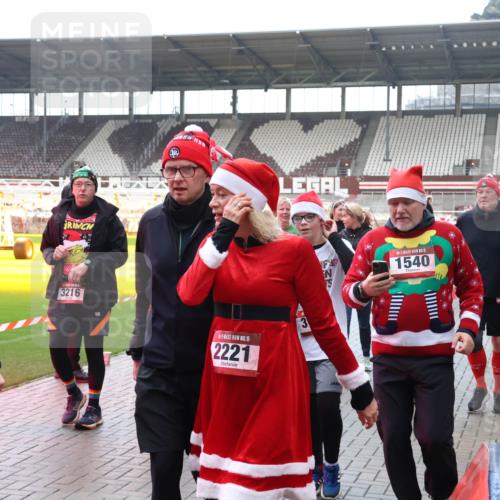 07.12.2025 - St. Pauli X-Mass-Run No. 15 Luisa Fischer http://msf.ph/oto/9387847 07.12.2025 11:48:14 Ziel 3216, 15, 2221, 434, 15, 1540, 107, 121, 125, 131, 207, 237, 245, 254, 724, 796, 930, 1032, 1471, 1474, 1534, 1539, 1540, 1597, 1622, 1951, 2381, 2384, 2451, 2452, 2475, 2516, 2842, 3225, 3227, 3312, 3313, 3416, 3419, 3430, 3542, 3545, 3547, 3594, 3596, 3602, 3655, 3664, 3754, 3770, 4425, 4427, 4883 meine-sportfotos.de