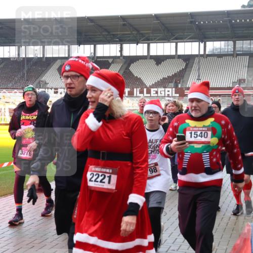 07.12.2025 - St. Pauli X-Mass-Run No. 15 Luisa Fischer http://msf.ph/oto/9387849 07.12.2025 11:48:14 Ziel 25, 3216, 5, 2221, 1540, 25, 98, 107, 121, 125, 131, 207, 237, 245, 254, 724, 796, 930, 1032, 1471, 1474, 1534, 1539, 1540, 1597, 1622, 1951, 2381, 2384, 2451, 2452, 2475, 2516, 2842, 3225, 3227, 3312, 3313, 3416, 3419, 3430, 3542, 3545, 3547, 3594, 3596, 3602, 3655, 3664, 3754, 3770, 4425, 4427, 4883 meine-sportfotos.de