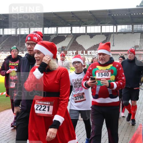 07.12.2025 - St. Pauli X-Mass-Run No. 15 Luisa Fischer http://msf.ph/oto/9387850 07.12.2025 11:48:14 Ziel 125, 216, 1, 15, 1540, 15, 2221, 5, 3798, 107, 121, 125, 131, 207, 237, 245, 254, 724, 796, 930, 1032, 1471, 1474, 1534, 1539, 1540, 1597, 1622, 1951, 2381, 2384, 2451, 2452, 2475, 2516, 2842, 3225, 3227, 3312, 3313, 3416, 3419, 3430, 3542, 3545, 3547, 3594, 3596, 3602, 3655, 3664, 3754, 3770, 4425, 4427, 4883 meine-sportfotos.de