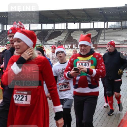 07.12.2025 - St. Pauli X-Mass-Run No. 15 Luisa Fischer http://msf.ph/oto/9387851 07.12.2025 11:48:15 Ziel 2221, 3798, 540, 107, 121, 125, 131, 207, 237, 245, 254, 724, 796, 930, 1032, 1471, 1474, 1534, 1539, 1540, 1597, 1622, 1951, 2381, 2384, 2451, 2452, 2475, 2516, 2842, 3225, 3227, 3312, 3313, 3416, 3419, 3430, 3542, 3545, 3547, 3594, 3596, 3602, 3655, 3664, 3754, 3770, 4425, 4427, 4883 meine-sportfotos.de