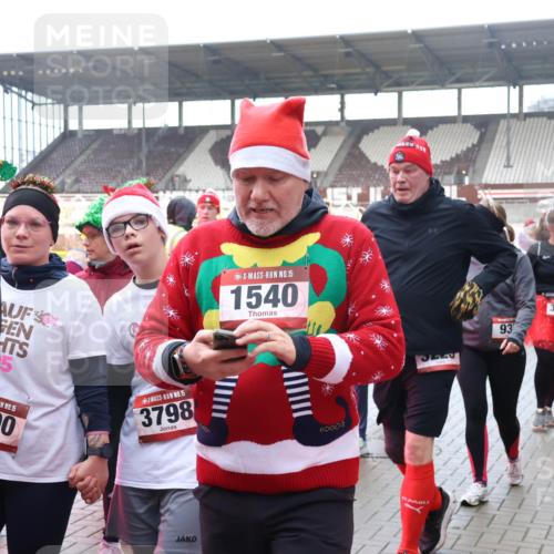 07.12.2025 - St. Pauli X-Mass-Run No. 15 Luisa Fischer http://msf.ph/oto/9387855 07.12.2025 11:48:16 Ziel 15, 00, 15, 3798, 15, 1540, 93, 3655, 107, 121, 125, 131, 207, 237, 245, 254, 724, 796, 930, 1032, 1471, 1474, 1534, 1539, 1540, 1597, 1622, 1951, 2381, 2384, 2451, 2452, 2475, 2516, 2842, 3225, 3227, 3312, 3313, 3416, 3419, 3430, 3542, 3545, 3547, 3594, 3596, 3602, 3655, 3664, 3754, 3770, 4425, 4427 meine-sportfotos.de
