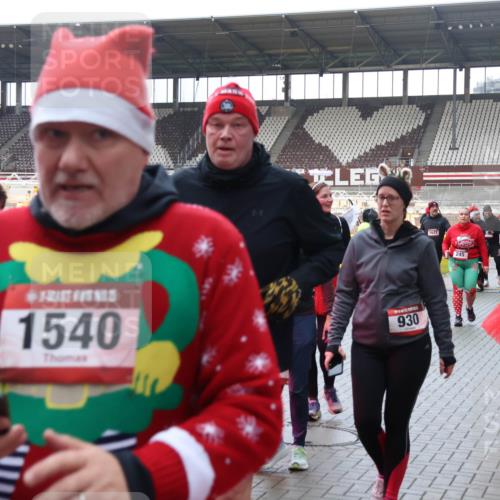 07.12.2025 - St. Pauli X-Mass-Run No. 15 Luisa Fischer http://msf.ph/oto/9387858 07.12.2025 11:48:16 Ziel 1540, 930, 1622, 245, 3655, 3482, 107, 121, 125, 131, 207, 237, 245, 254, 724, 796, 930, 1032, 1471, 1474, 1534, 1539, 1540, 1597, 1622, 1951, 2381, 2384, 2451, 2452, 2475, 2516, 2842, 3225, 3227, 3312, 3313, 3416, 3419, 3430, 3542, 3545, 3547, 3594, 3596, 3602, 3655, 3664, 3754, 3770, 4425, 4427 meine-sportfotos.de
