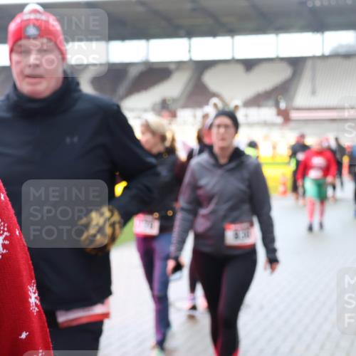 07.12.2025 - St. Pauli X-Mass-Run No. 15 Luisa Fischer http://msf.ph/oto/9387861 07.12.2025 11:48:17 Ziel 107, 121, 125, 131, 207, 237, 245, 254, 724, 796, 930, 1032, 1471, 1474, 1534, 1539, 1540, 1597, 1622, 1951, 2381, 2384, 2451, 2452, 2475, 2516, 2842, 3225, 3227, 3312, 3313, 3416, 3419, 3430, 3542, 3545, 3547, 3594, 3596, 3602, 3655, 3664, 3754, 3770, 4425, 4427 meine-sportfotos.de