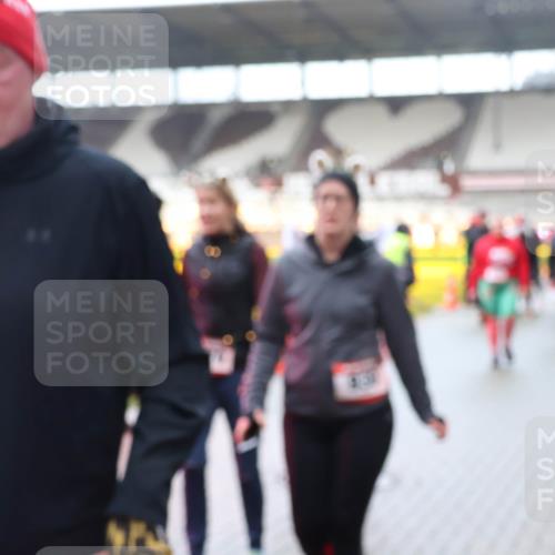07.12.2025 - St. Pauli X-Mass-Run No. 15 Luisa Fischer http://msf.ph/oto/9387863 07.12.2025 11:48:17 Ziel 107, 121, 125, 131, 207, 237, 245, 254, 724, 796, 930, 1032, 1471, 1474, 1534, 1539, 1540, 1597, 1622, 1951, 2381, 2384, 2451, 2452, 2475, 2516, 2842, 3225, 3227, 3312, 3313, 3416, 3419, 3430, 3542, 3545, 3547, 3594, 3596, 3602, 3655, 3664, 3754, 3770, 4425, 4427 meine-sportfotos.de