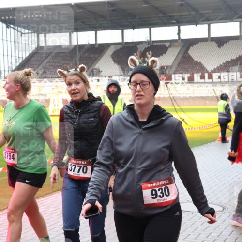 07.12.2025 - St. Pauli X-Mass-Run No. 15 Luisa Fischer http://msf.ph/oto/9387865 07.12.2025 11:48:18 Ziel 3754, 15, 3770, 5, 930, 36, 107, 121, 125, 131, 207, 237, 245, 254, 724, 796, 930, 1032, 1471, 1474, 1534, 1539, 1540, 1597, 1622, 1951, 2381, 2384, 2451, 2452, 2475, 2516, 2842, 3225, 3227, 3312, 3313, 3416, 3419, 3430, 3542, 3545, 3547, 3594, 3596, 3602, 3655, 3664, 3754, 3770, 4425, 4427 meine-sportfotos.de