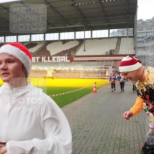 07.12.2025 - St. Pauli X-Mass-Run No. 15 Fabian Wolf http://msf.ph/oto/9387873 07.12.2025 10:18:42 Ziel 243, 264, 269, 721, 1034, 1607, 1671, 2631, 2925, 3520, 3862, 4521, 4522, 4524, 4540, 4547 meine-sportfotos.de