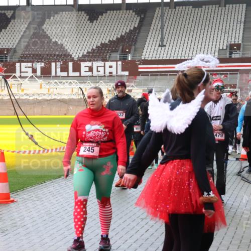 07.12.2025 - St. Pauli X-Mass-Run No. 15 Luisa Fischer http://msf.ph/oto/9387874 07.12.2025 11:48:21 Ziel 245, 22, 901, 479, 3482, 107, 121, 125, 131, 207, 237, 245, 254, 724, 796, 930, 1032, 1471, 1474, 1534, 1539, 1540, 1597, 1622, 1951, 2381, 2384, 2451, 2452, 2475, 2516, 2842, 3225, 3227, 3312, 3313, 3542, 3545, 3547, 3602, 3655, 3664, 3754, 3770, 4425, 4427 meine-sportfotos.de