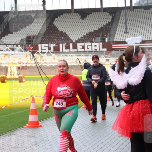 07.12.2025 - St. Pauli X-Mass-Run No. 15 Luisa Fischer http://msf.ph/oto/9387877 07.12.2025 11:48:22 Ziel 5, 245, 1622, 901, 479, 348, 107, 121, 125, 131, 207, 237, 245, 254, 724, 796, 1032, 1471, 1474, 1534, 1539, 1540, 1597, 1622, 1951, 2381, 2384, 2451, 2452, 2475, 2516, 2842, 3225, 3227, 3312, 3313, 3542, 3545, 3547, 3602, 3655, 3664, 3754, 3770, 4425, 4427 meine-sportfotos.de