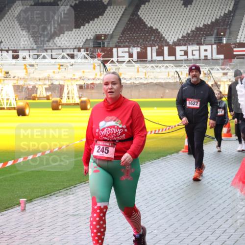 07.12.2025 - St. Pauli X-Mass-Run No. 15 Luisa Fischer http://msf.ph/oto/9387878 07.12.2025 11:48:22 Ziel 19, 15, 245, 1622, 01, 107, 121, 125, 131, 207, 237, 245, 254, 724, 796, 1032, 1471, 1474, 1534, 1539, 1540, 1597, 1622, 1951, 2381, 2384, 2451, 2452, 2475, 2516, 2842, 3225, 3227, 3312, 3313, 3542, 3545, 3547, 3602, 3655, 3664, 3754, 3770, 4425, 4427 meine-sportfotos.de