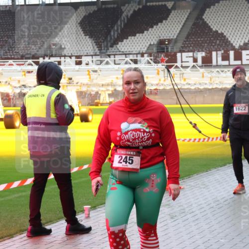 07.12.2025 - St. Pauli X-Mass-Run No. 15 Luisa Fischer http://msf.ph/oto/9387880 07.12.2025 11:48:23 Ziel 15, 245, 1622, 901, 2452, 107, 121, 125, 131, 207, 237, 245, 254, 724, 796, 1032, 1471, 1474, 1534, 1539, 1540, 1597, 1622, 1951, 2381, 2384, 2451, 2452, 2475, 2516, 2842, 3225, 3227, 3312, 3313, 3504, 3528, 3542, 3545, 3547, 3602, 3655, 3664, 3754, 3770, 4425, 4427 meine-sportfotos.de