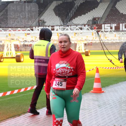 07.12.2025 - St. Pauli X-Mass-Run No. 15 Luisa Fischer http://msf.ph/oto/9387882 07.12.2025 11:48:23 Ziel 15, 245, 1622, 107, 121, 125, 131, 207, 237, 245, 254, 724, 796, 1032, 1471, 1474, 1534, 1539, 1540, 1597, 1622, 1951, 2381, 2384, 2451, 2452, 2475, 2516, 2842, 3225, 3227, 3312, 3313, 3504, 3528, 3542, 3545, 3547, 3602, 3655, 3664, 3754, 3770, 4425, 4427 meine-sportfotos.de