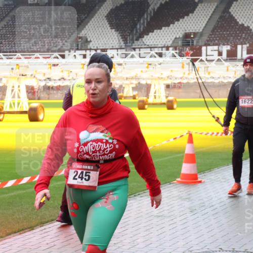 07.12.2025 - St. Pauli X-Mass-Run No. 15 Luisa Fischer http://msf.ph/oto/9387883 07.12.2025 11:48:23 Ziel 15, 245, 1622, 107, 121, 125, 131, 207, 237, 245, 254, 724, 796, 1032, 1471, 1474, 1534, 1539, 1540, 1597, 1622, 1951, 2381, 2384, 2451, 2452, 2475, 2516, 2842, 3225, 3227, 3312, 3313, 3504, 3528, 3542, 3545, 3547, 3602, 3655, 3664, 3754, 3770, 4425, 4427 meine-sportfotos.de