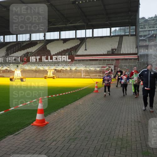 07.12.2025 - St. Pauli X-Mass-Run No. 15 Fabian Wolf http://msf.ph/oto/9387889 07.12.2025 10:18:43 Ziel 243, 264, 269, 721, 1034, 1607, 1671, 2152, 2631, 2925, 3520, 3862, 4521, 4522, 4524, 4547 meine-sportfotos.de