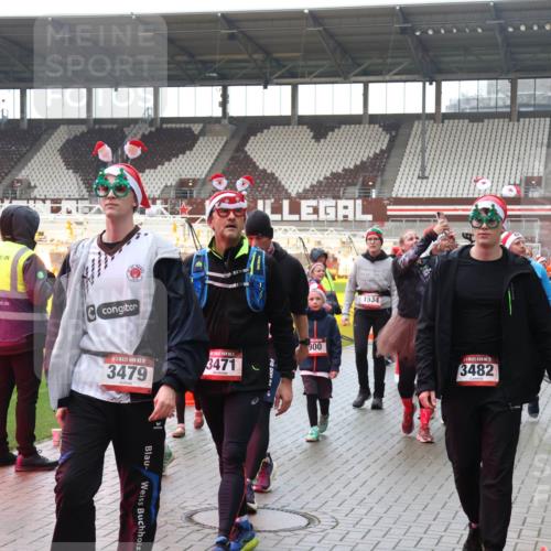 07.12.2025 - St. Pauli X-Mass-Run No. 15 Luisa Fischer http://msf.ph/oto/9387895 07.12.2025 11:48:29 Ziel 15, 3479, 3471, 900, 1534, 3482, 2842, 121, 207, 237, 245, 254, 724, 796, 990, 1032, 1471, 1474, 1534, 1539, 1540, 1597, 1622, 1951, 2381, 2384, 2451, 2452, 2475, 2516, 2842, 3225, 3227, 3312, 3313, 3504, 3528, 3542, 3545, 3547, 3602, 3635, 3638, 3657, 4425, 4427 meine-sportfotos.de