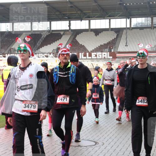 07.12.2025 - St. Pauli X-Mass-Run No. 15 Luisa Fischer http://msf.ph/oto/9387897 07.12.2025 11:48:30 Ziel 15, 3479, 3471, 900, 1534, 5, 3482, 207, 245, 724, 796, 990, 1032, 1471, 1474, 1534, 1539, 1540, 1597, 1622, 1951, 2381, 2384, 2451, 2452, 2475, 2516, 2842, 3225, 3227, 3312, 3313, 3504, 3528, 3542, 3545, 3547, 3602, 3635, 3638, 3657, 4425, 4427 meine-sportfotos.de